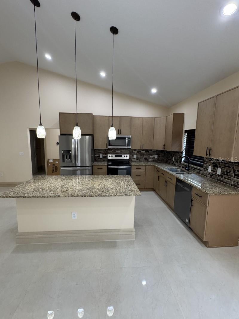 Image 21 of 31 For 1911 7th Avenue