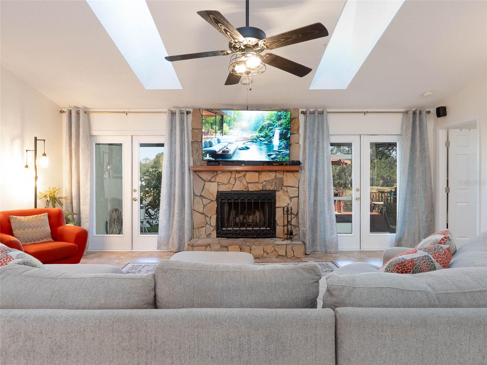 Image 12 of 68 For 2144 Black Oak Court