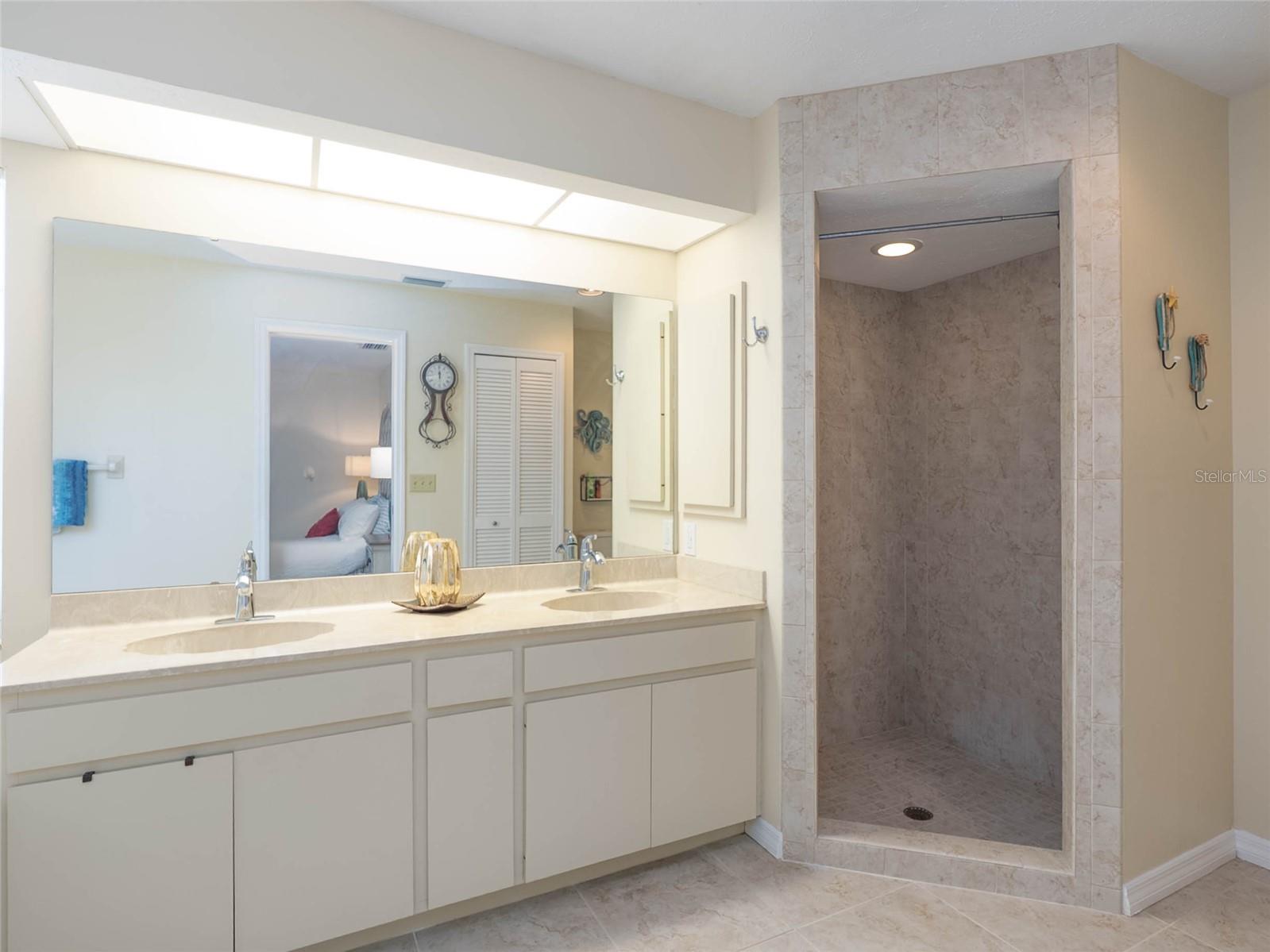 Image 30 of 68 For 2144 Black Oak Court