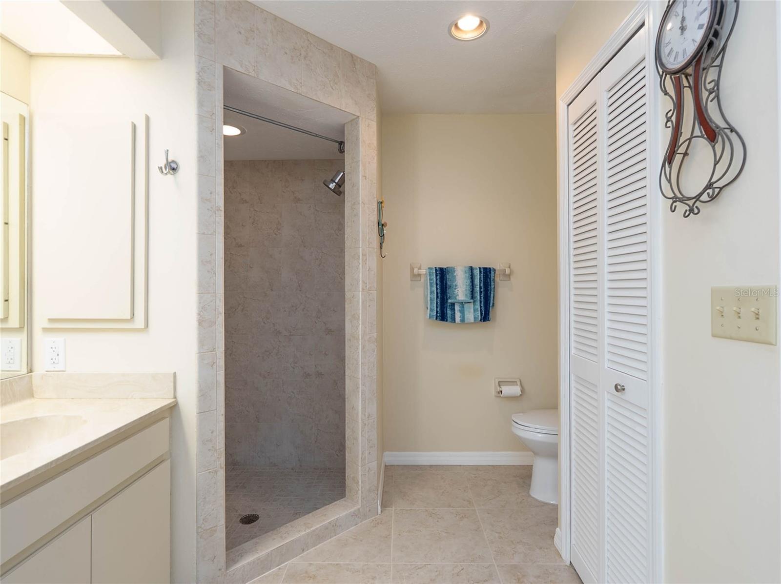 Image 31 of 68 For 2144 Black Oak Court