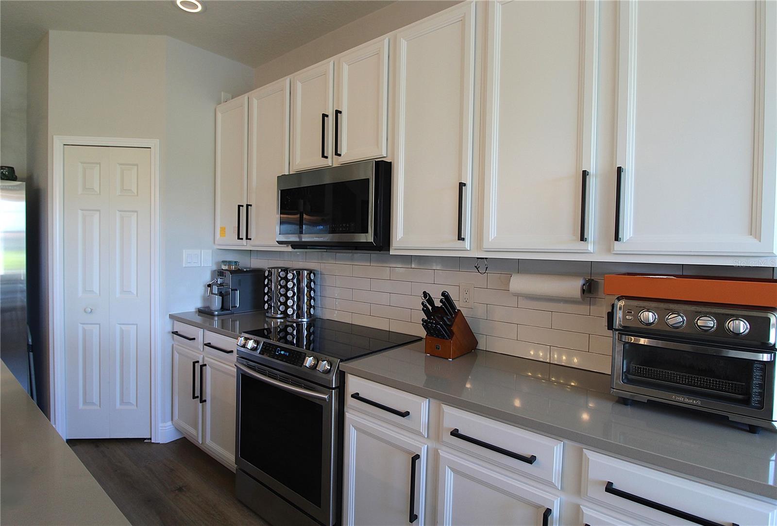 Image 3 of 21 For 3806 Parkridge Circle 21-105