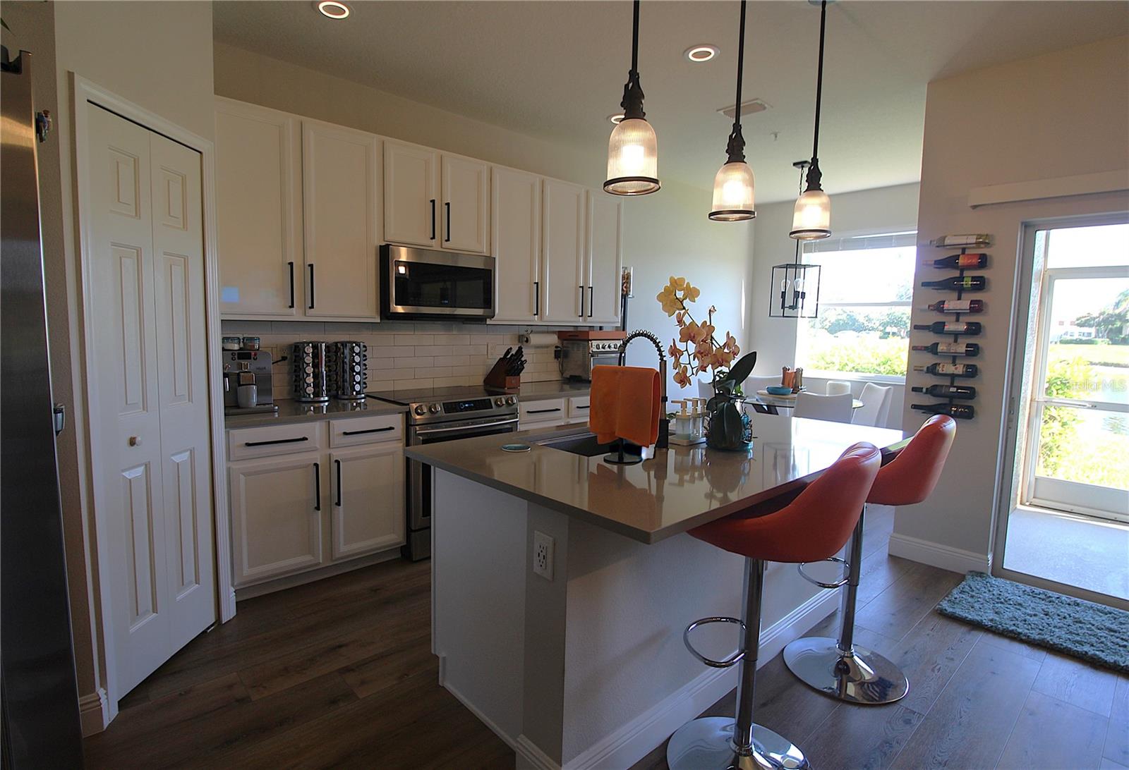 Image 4 of 21 For 3806 Parkridge Circle 21-105