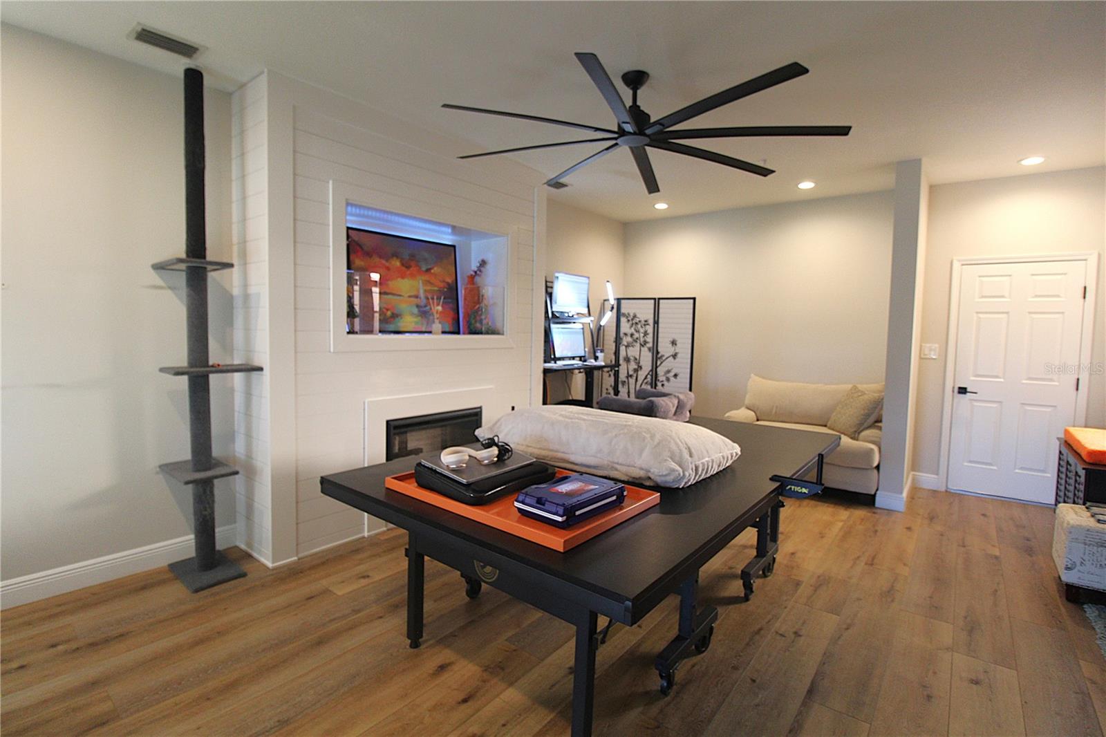 Image 8 of 21 For 3806 Parkridge Circle 21-105