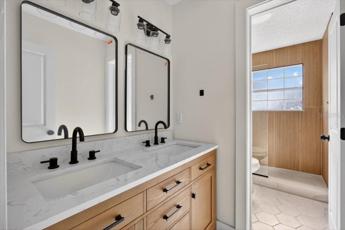 Image 18 of 25 For 8618 Valley Ridge Court