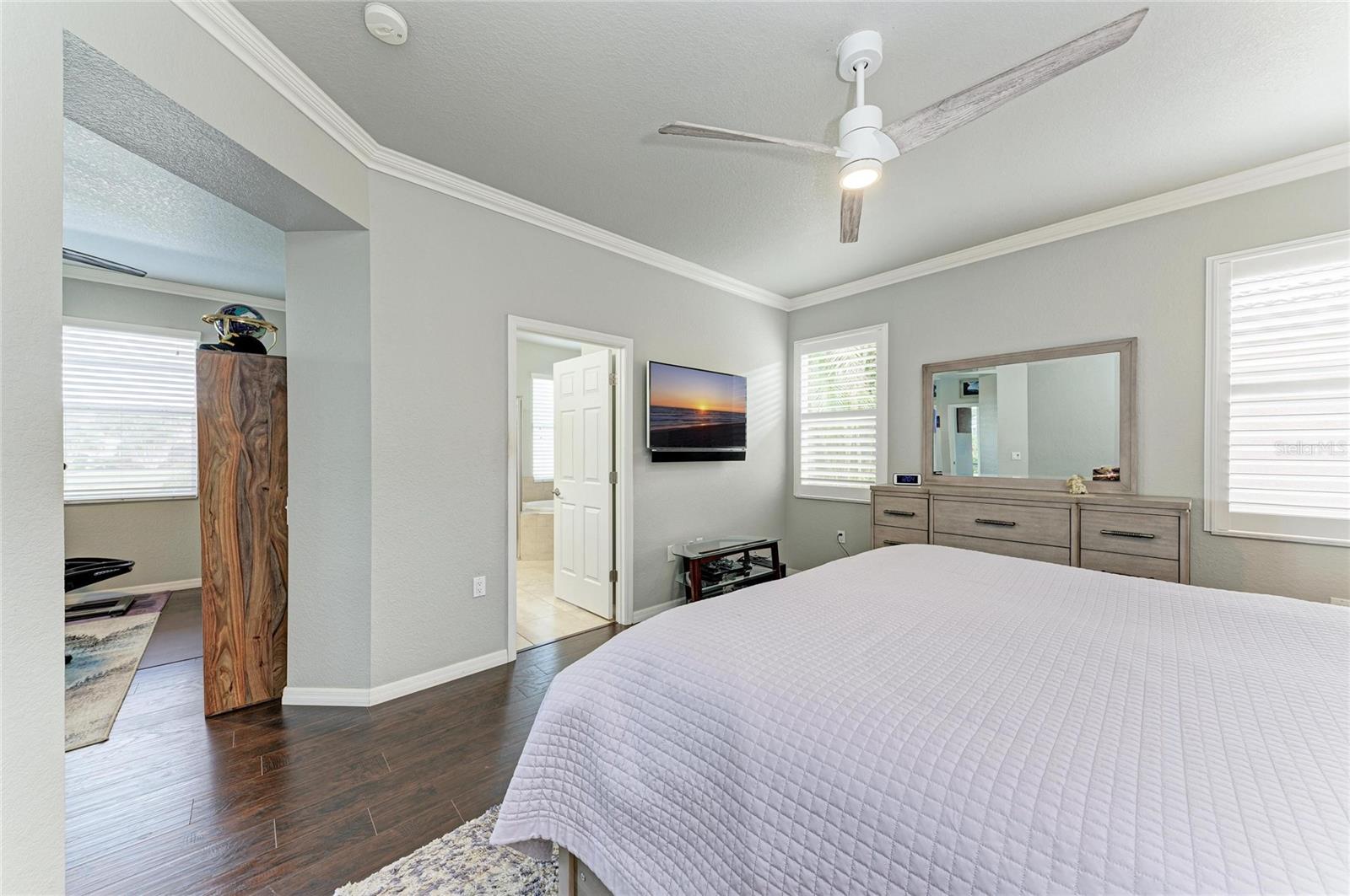 Image 27 of 81 For 212 River Enclave Court