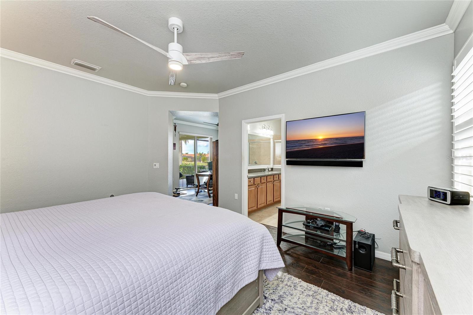 Image 28 of 81 For 212 River Enclave Court