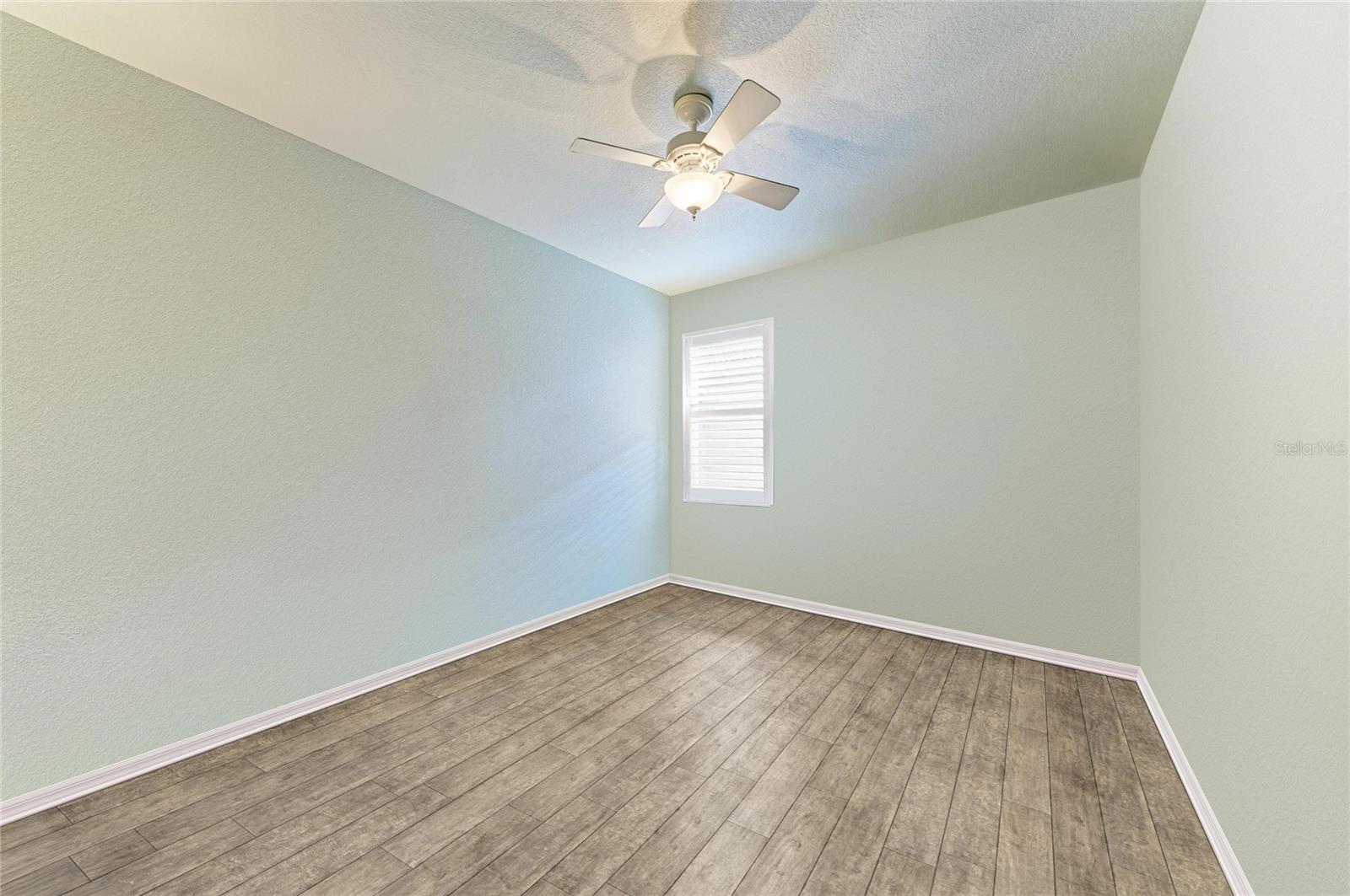 Image 37 of 81 For 212 River Enclave Court