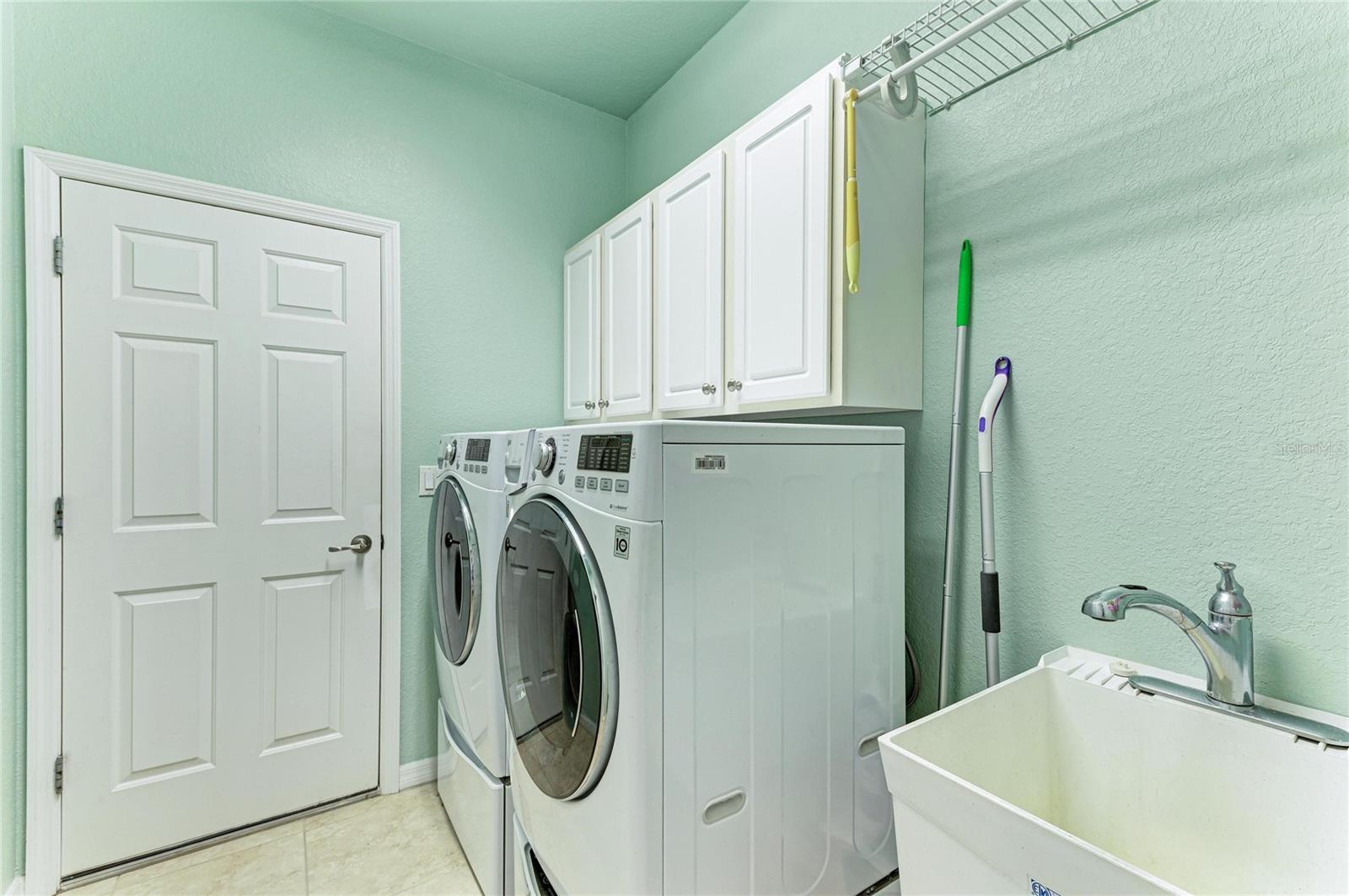 Image 39 of 81 For 212 River Enclave Court