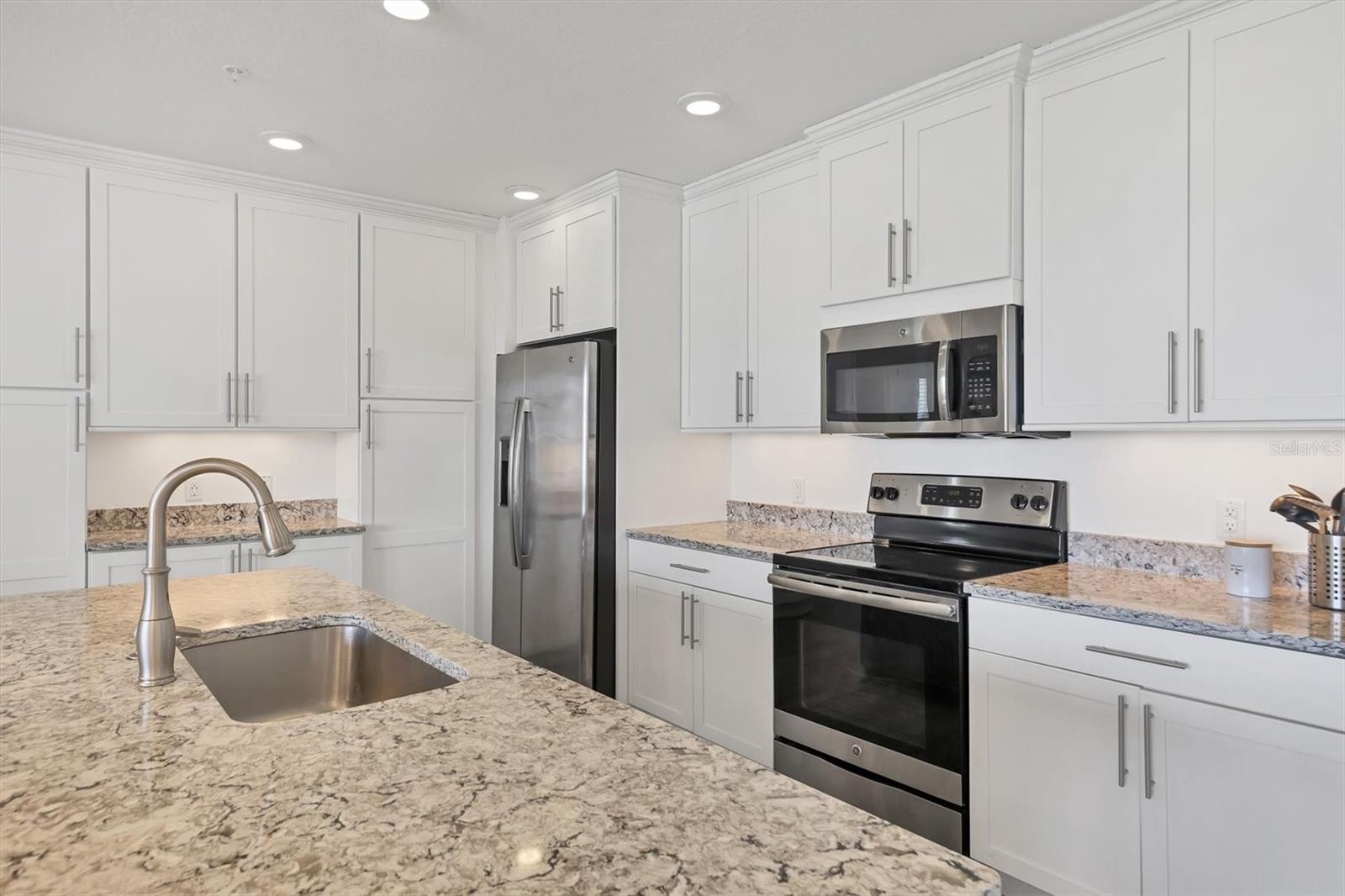 Image 13 of 54 For 391 Aruba Circle 401