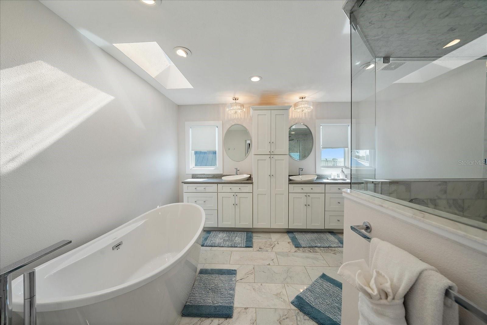 Image 40 of 75 For 412 Casey Key Road