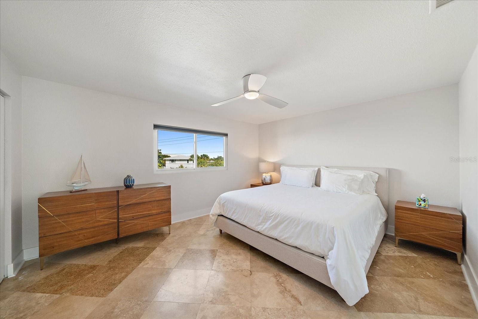 Image 48 of 75 For 412 Casey Key Road