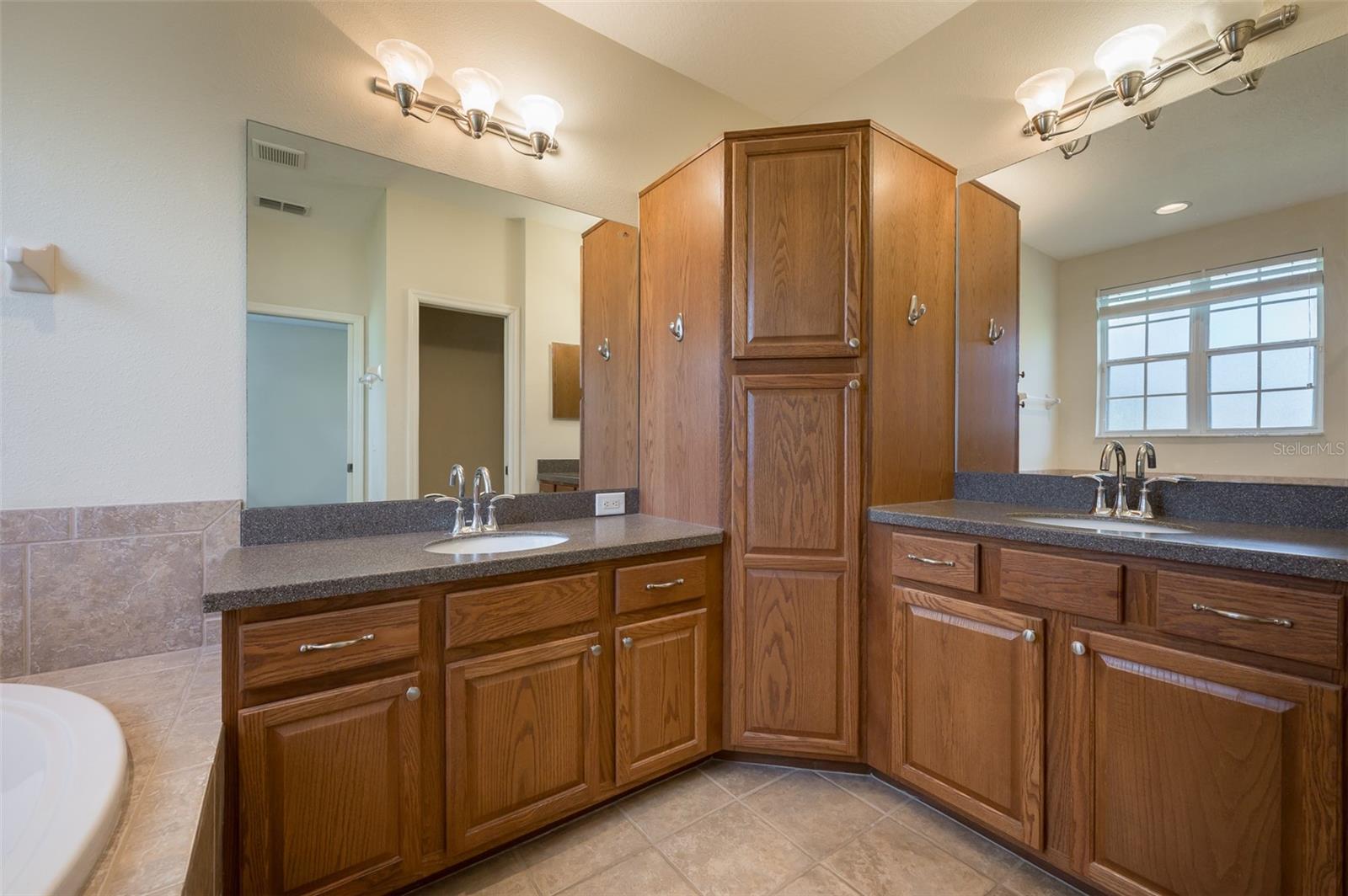 Image 22 of 48 For 5543 Napa Drive