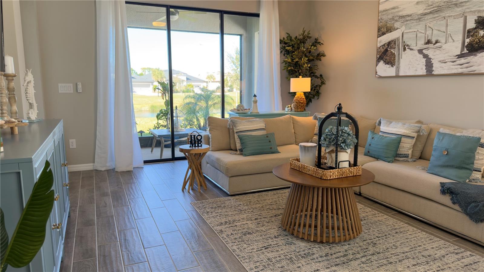 Image 18 of 29 For 15285 Shady Palms Lane