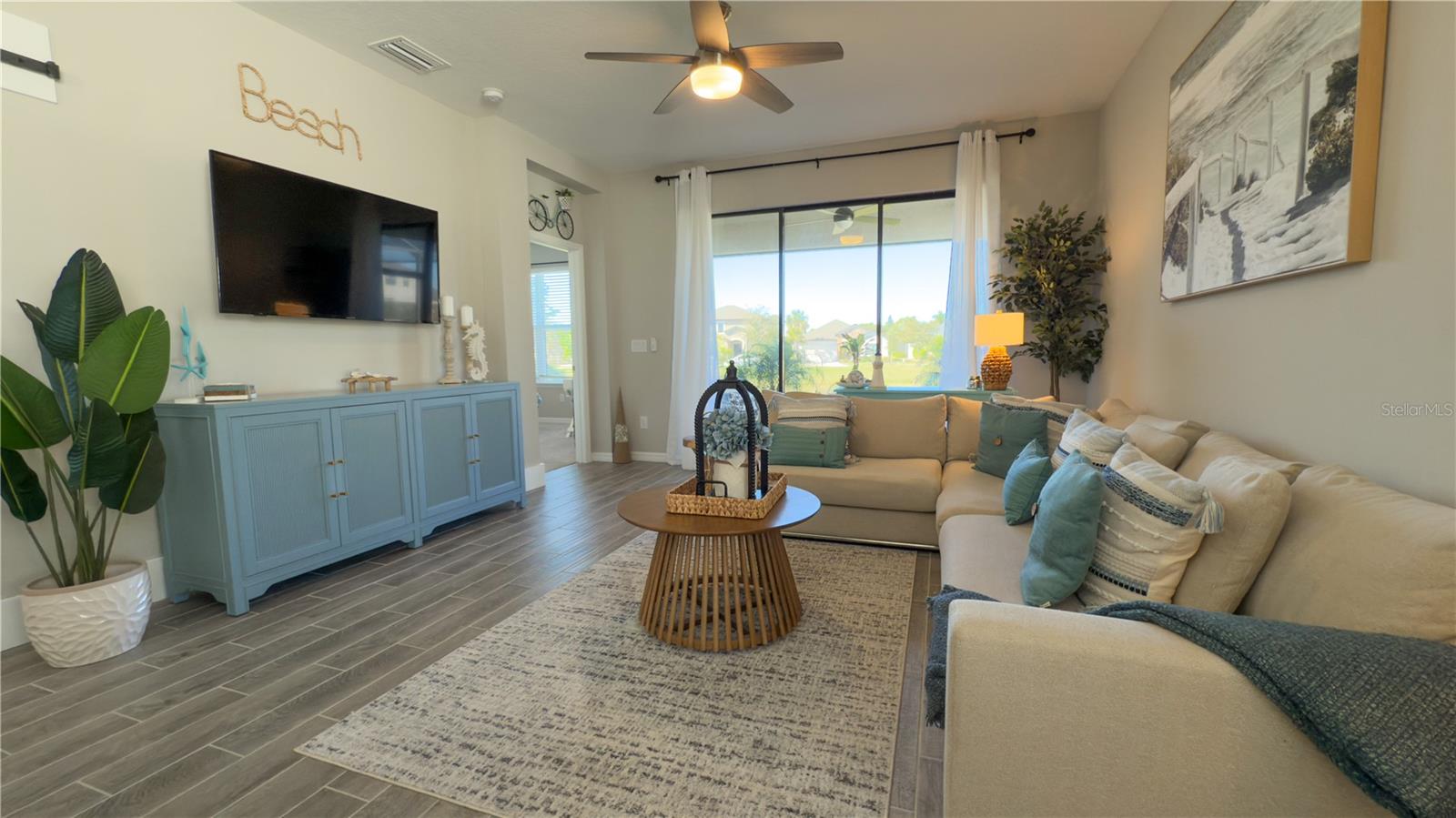 Image 8 of 29 For 15285 Shady Palms Lane