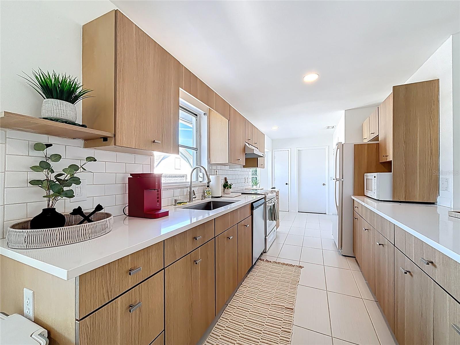 Image 14 of 55 For 1046 Lee Street