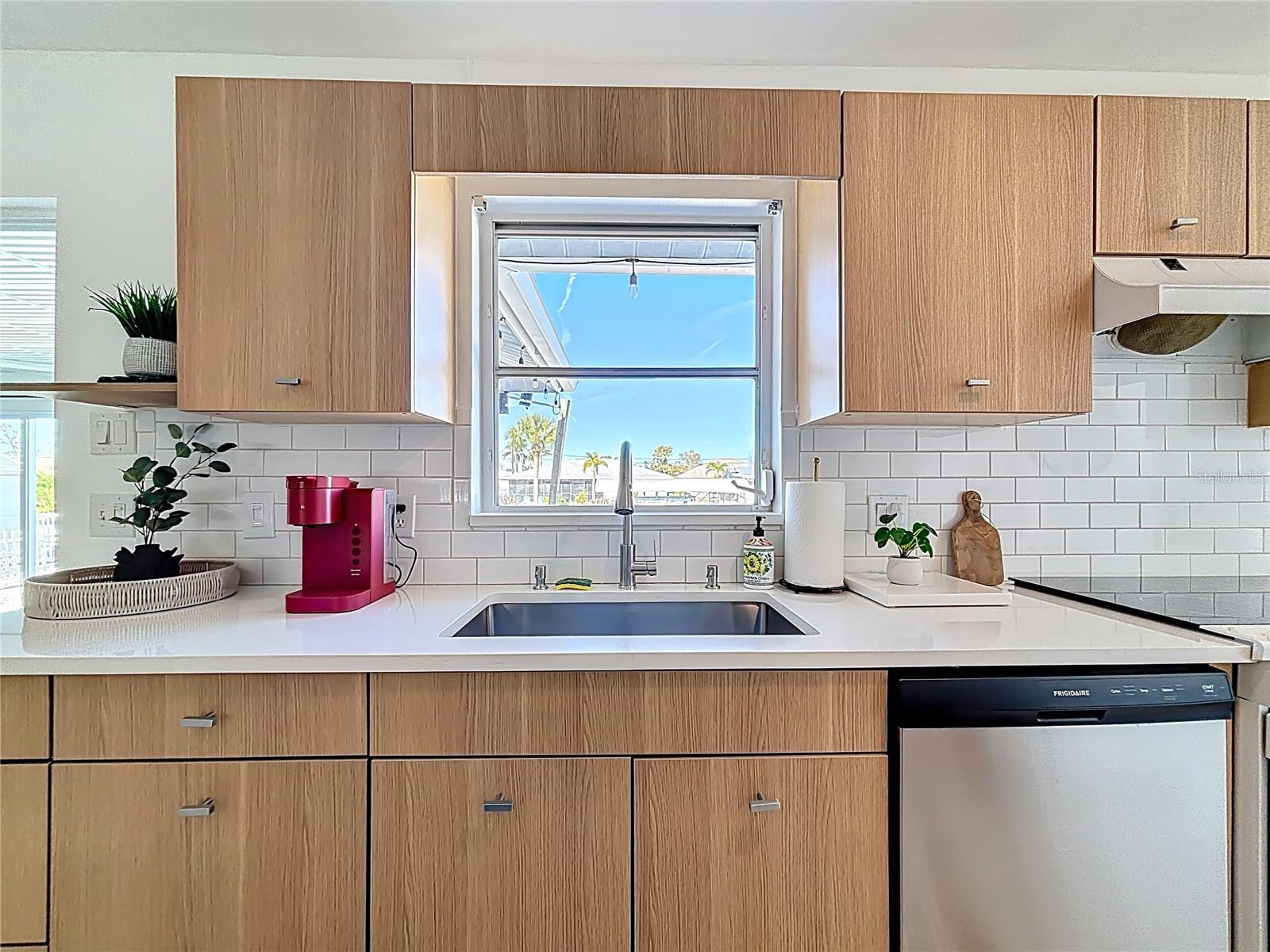 Image 17 of 55 For 1046 Lee Street