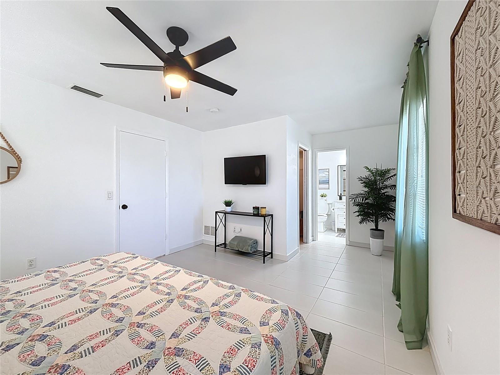 Image 24 of 55 For 1046 Lee Street