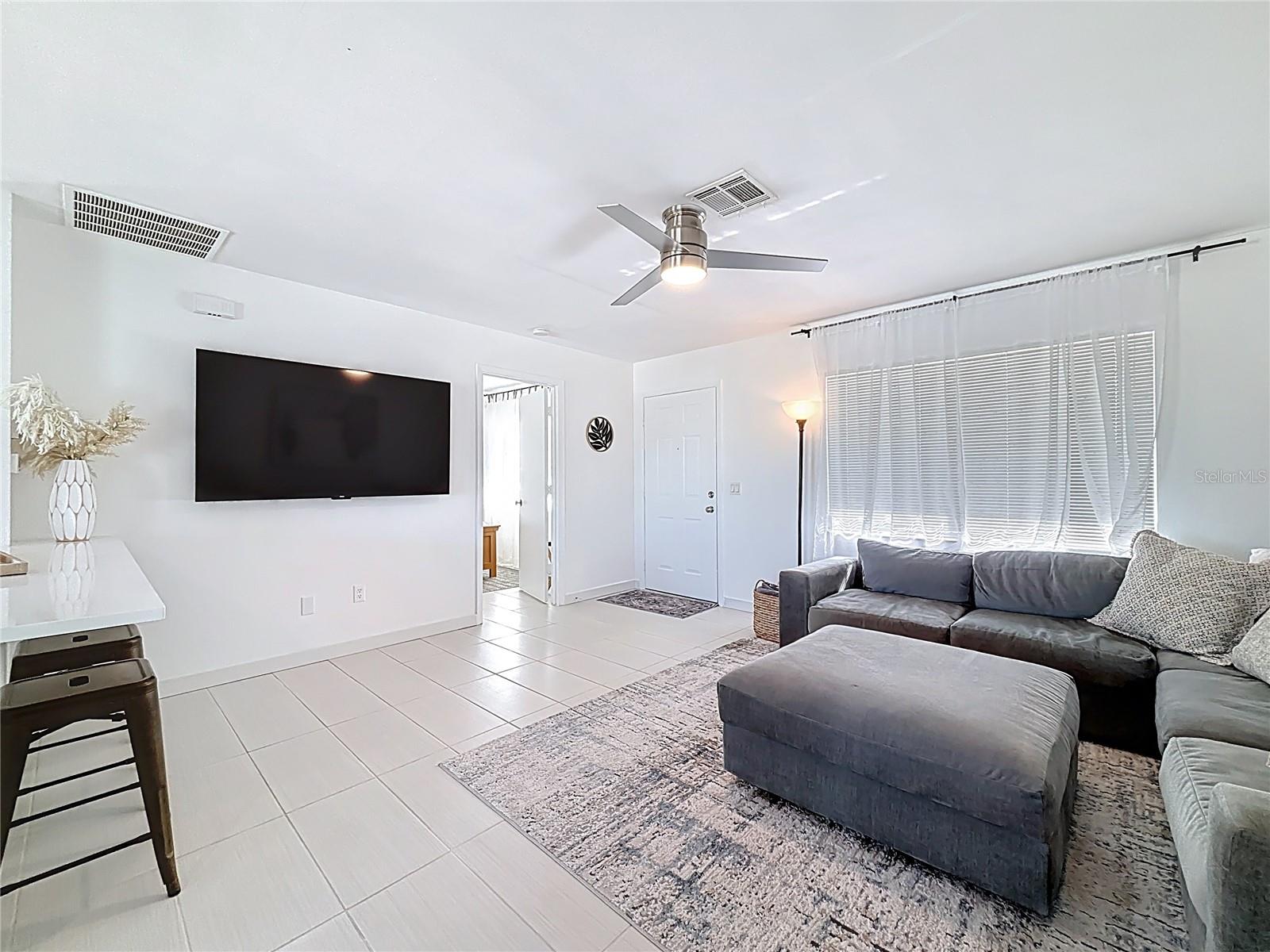 Image 4 of 55 For 1046 Lee Street