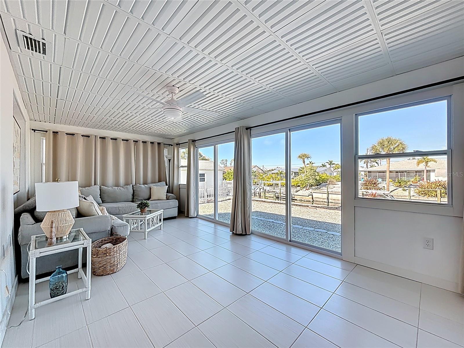 Image 8 of 55 For 1046 Lee Street