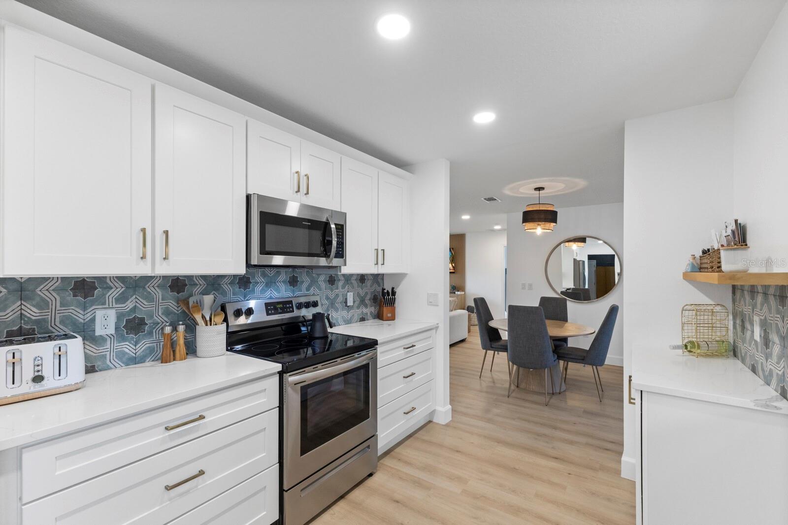 Image 10 of 35 For 6410 38th Avenue Circle W