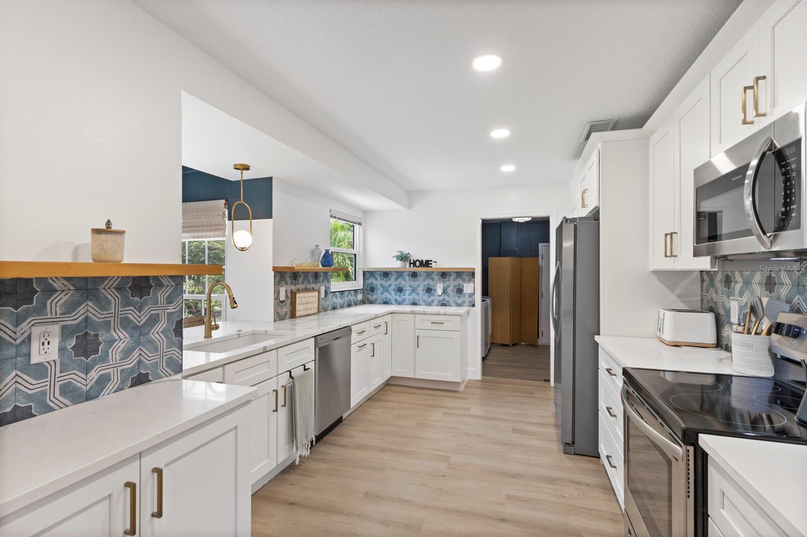 Image 8 of 35 For 6410 38th Avenue Circle W