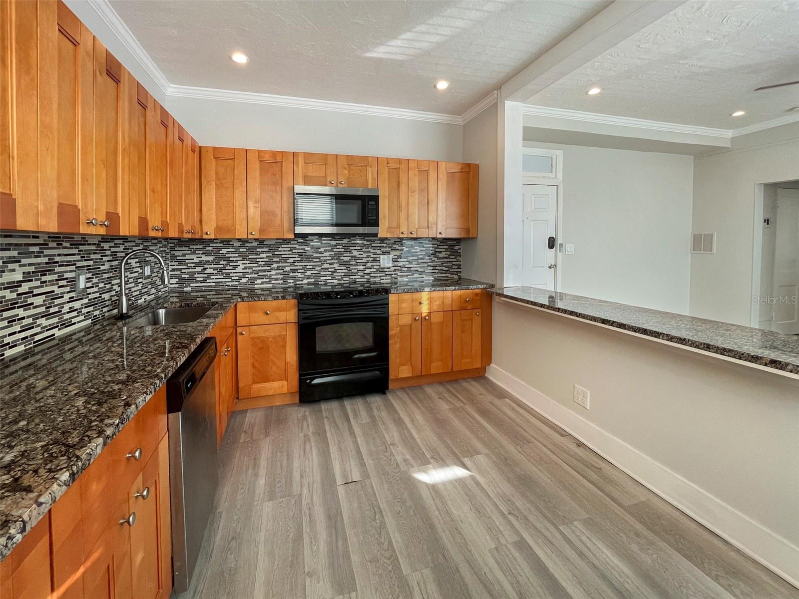 Image 4 of 9 For 408 Armada Road S 5