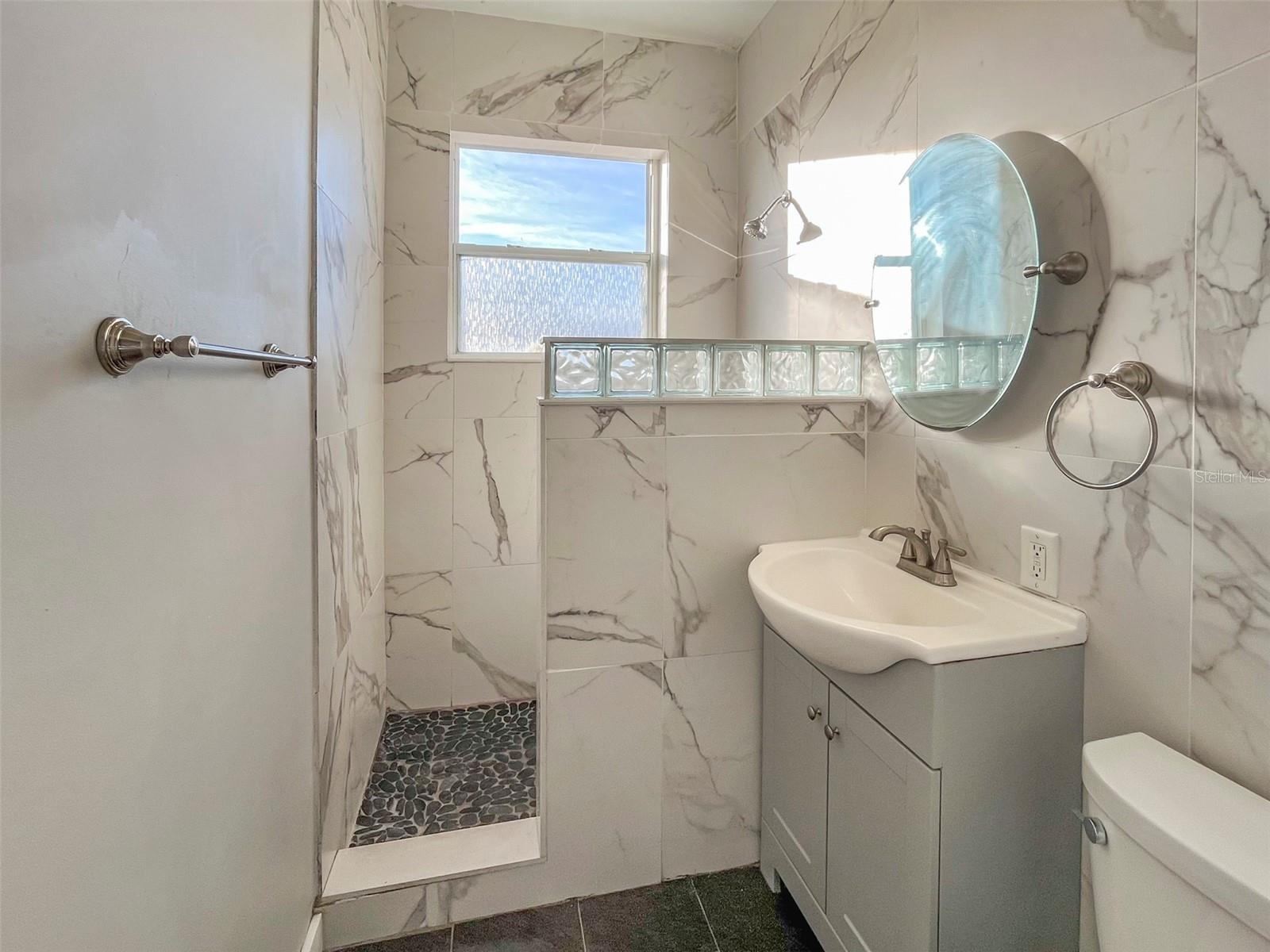 Image 7 of 9 For 408 Armada Road S 7