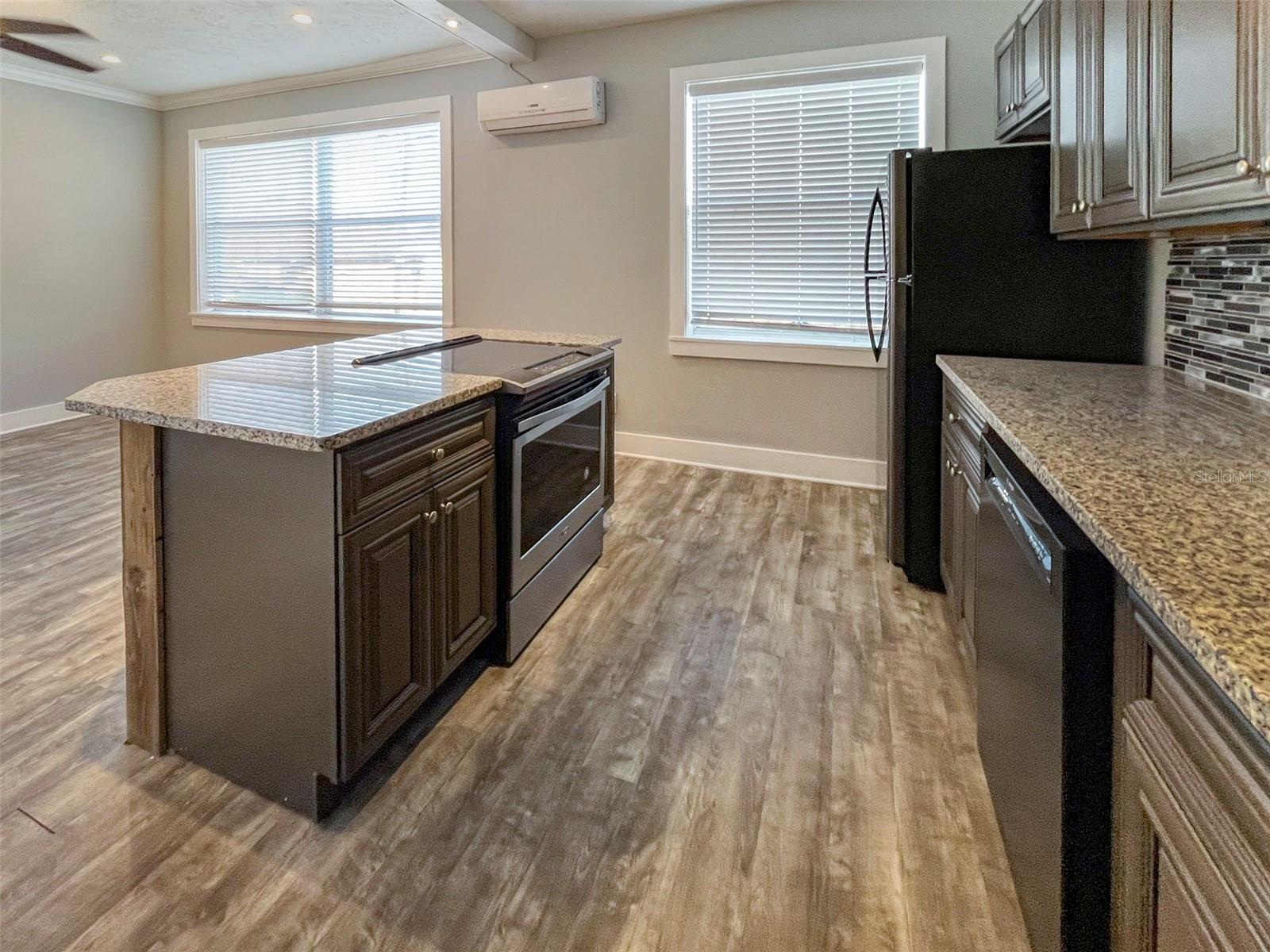 Image 3 of 10 For 408 Armada Road S 8