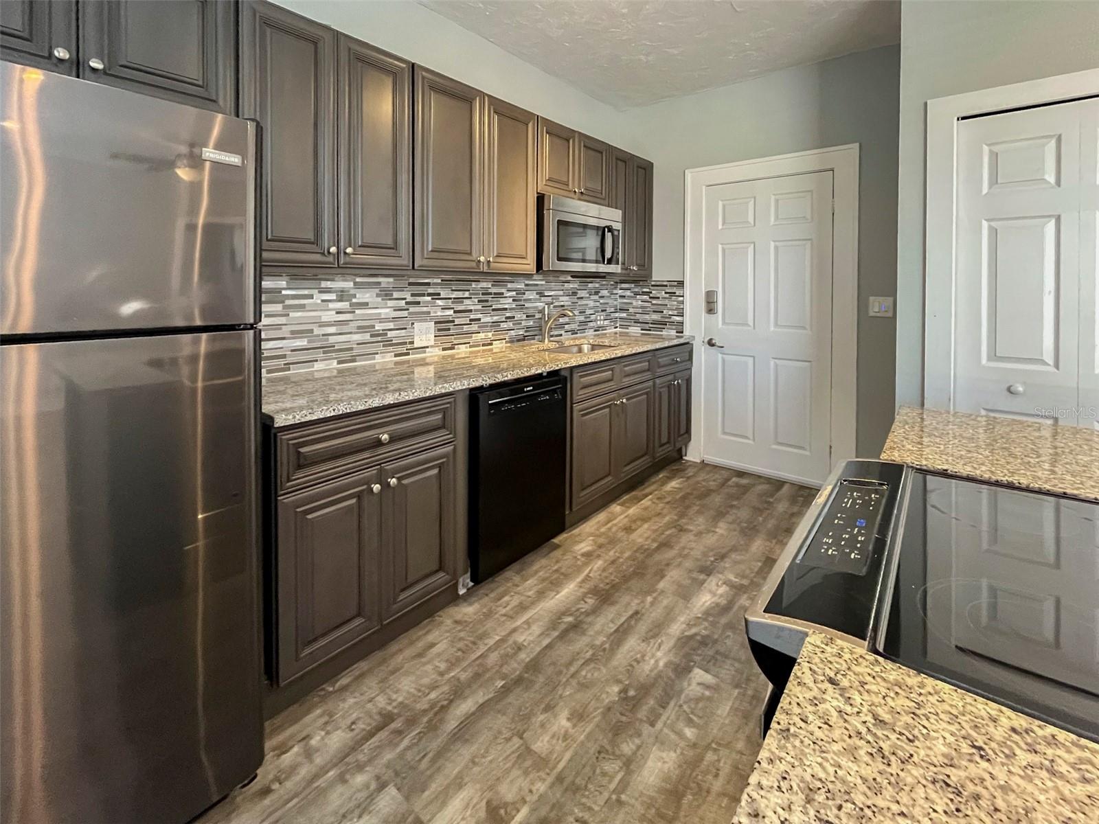 Image 4 of 10 For 408 Armada Road S 8