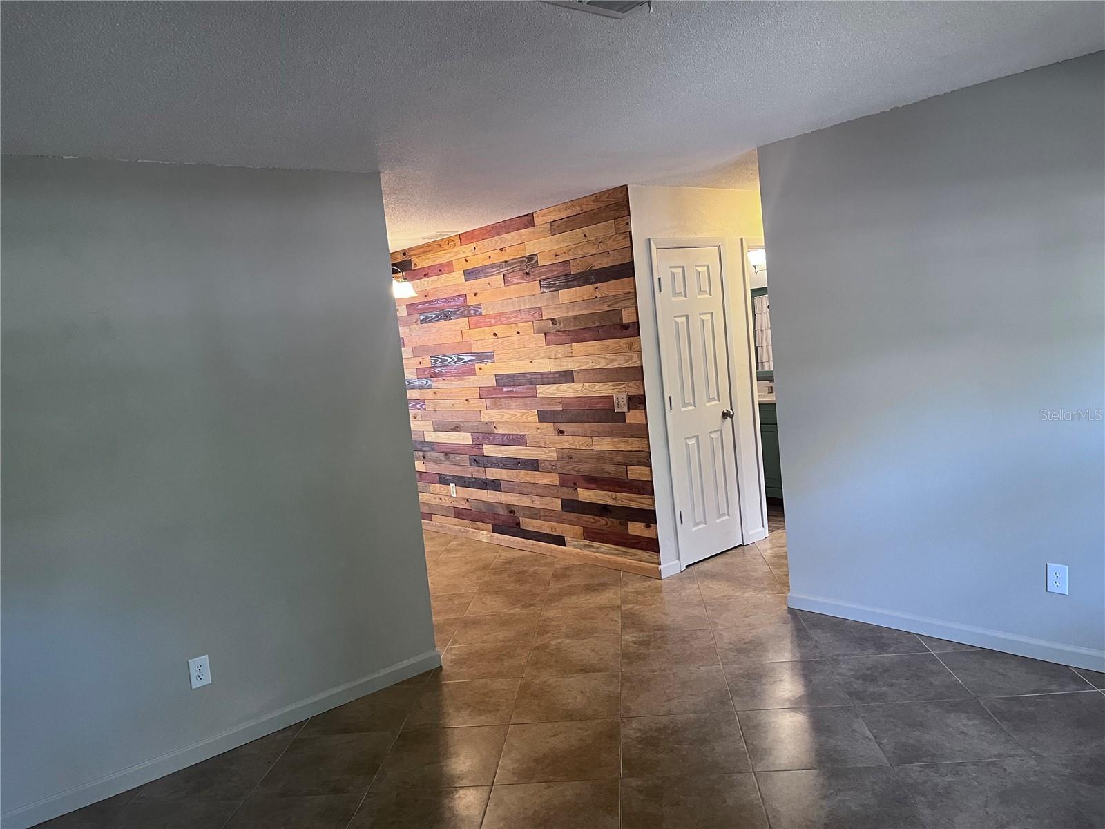 Image 4 of 23 For 6024 48th Avenue Drive E