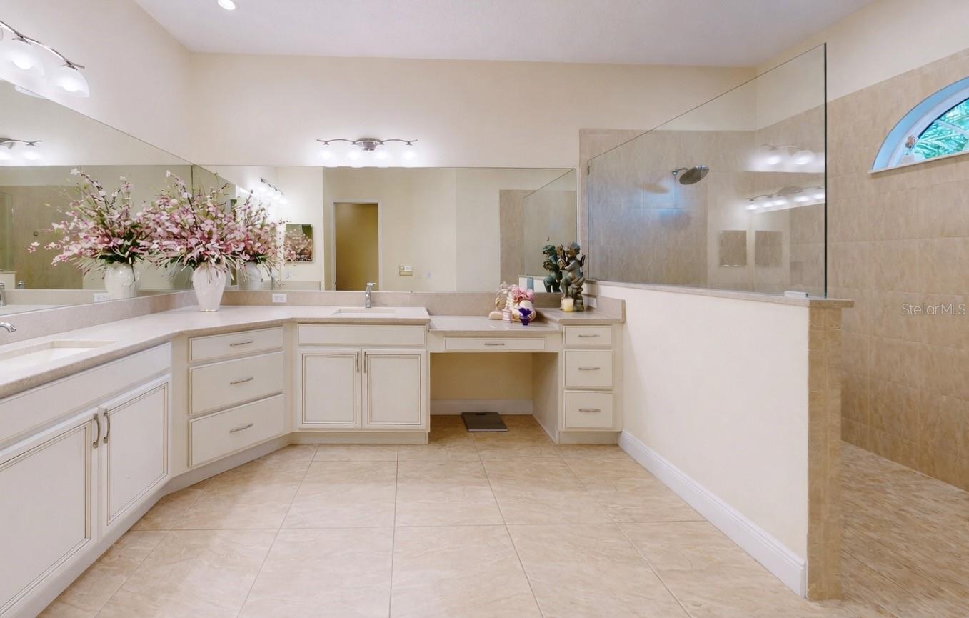 Image 24 of 53 For 16005 42nd Glen E