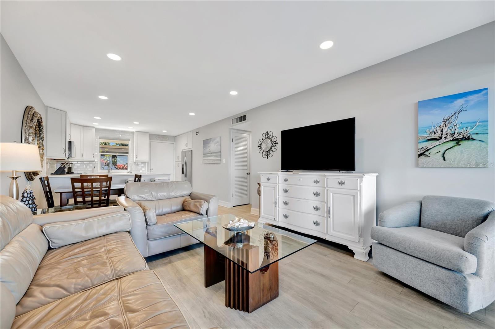 Image 33 of 93 For 4310 Falmouth Drive 102