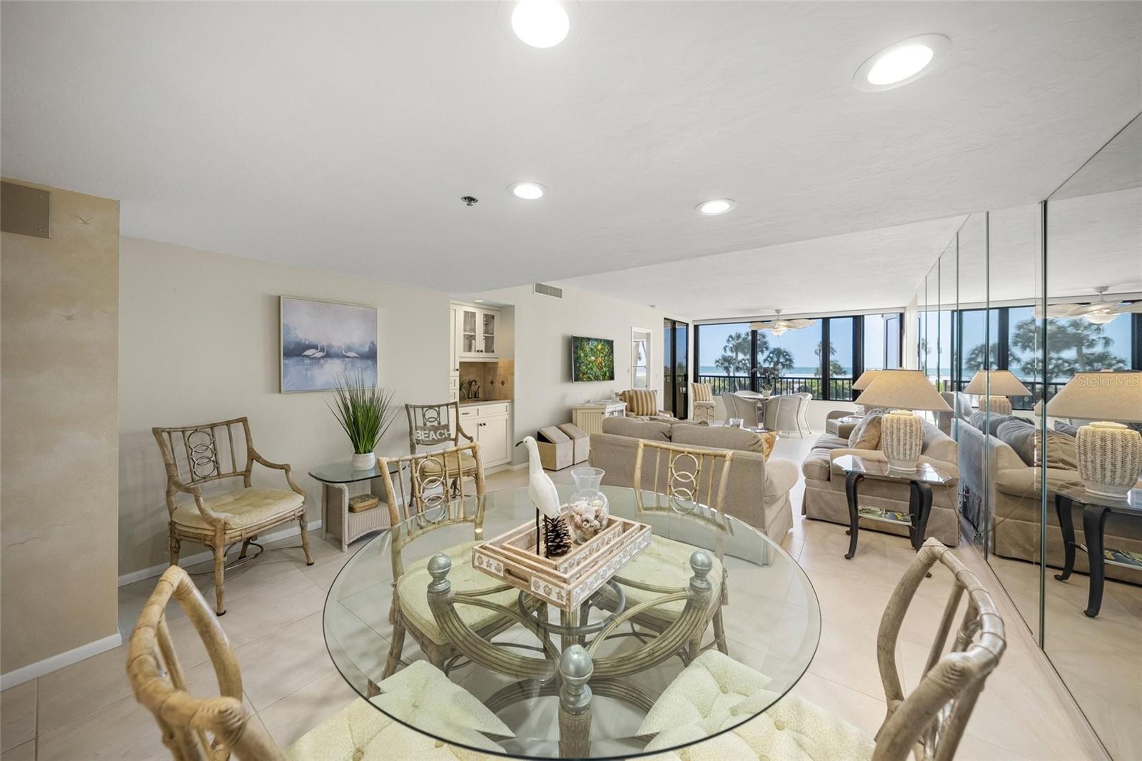 Listing photo id 12 for 5740 Midnight Pass Road 104f