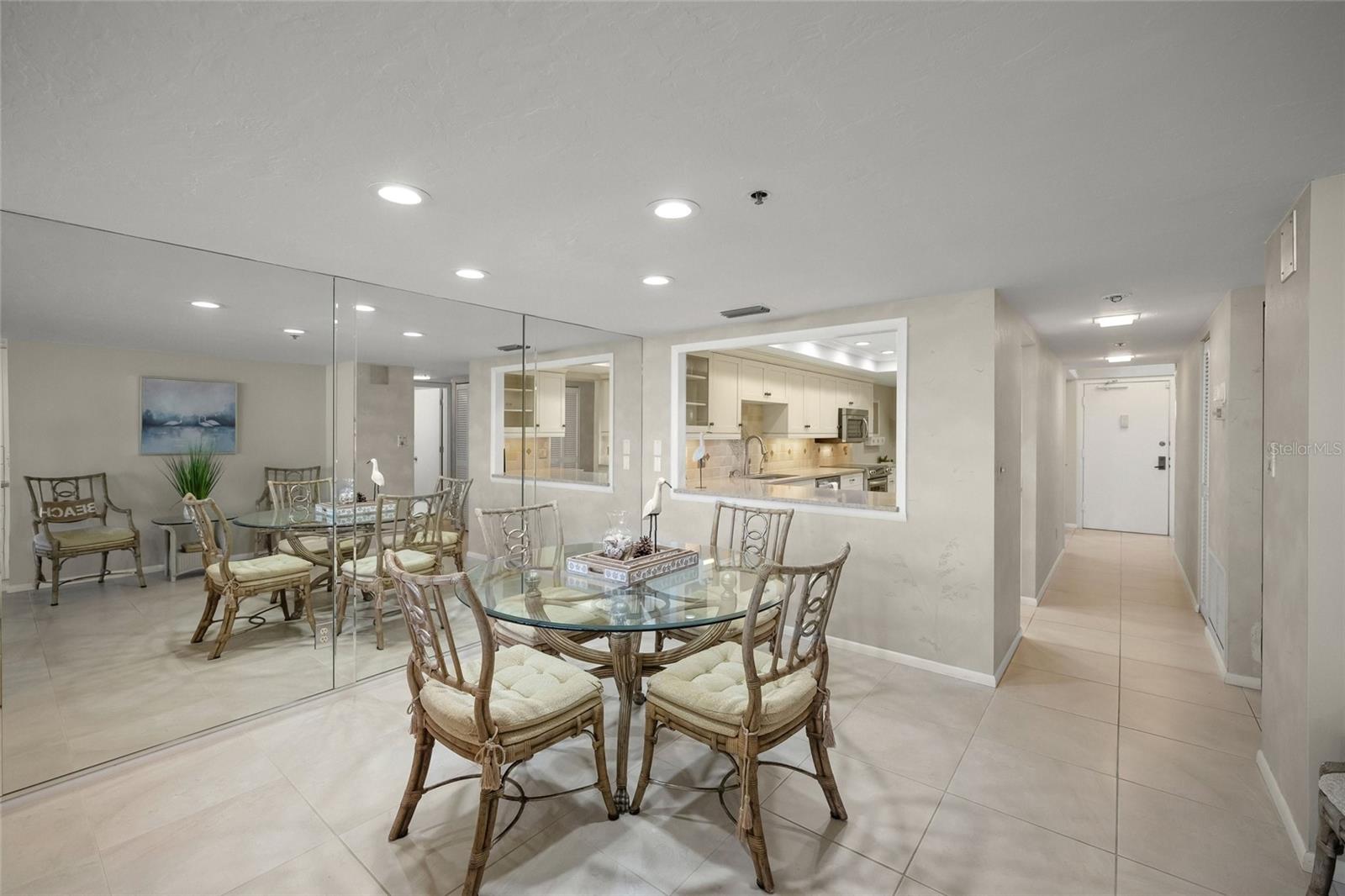 Listing photo id 13 for 5740 Midnight Pass Road 104f