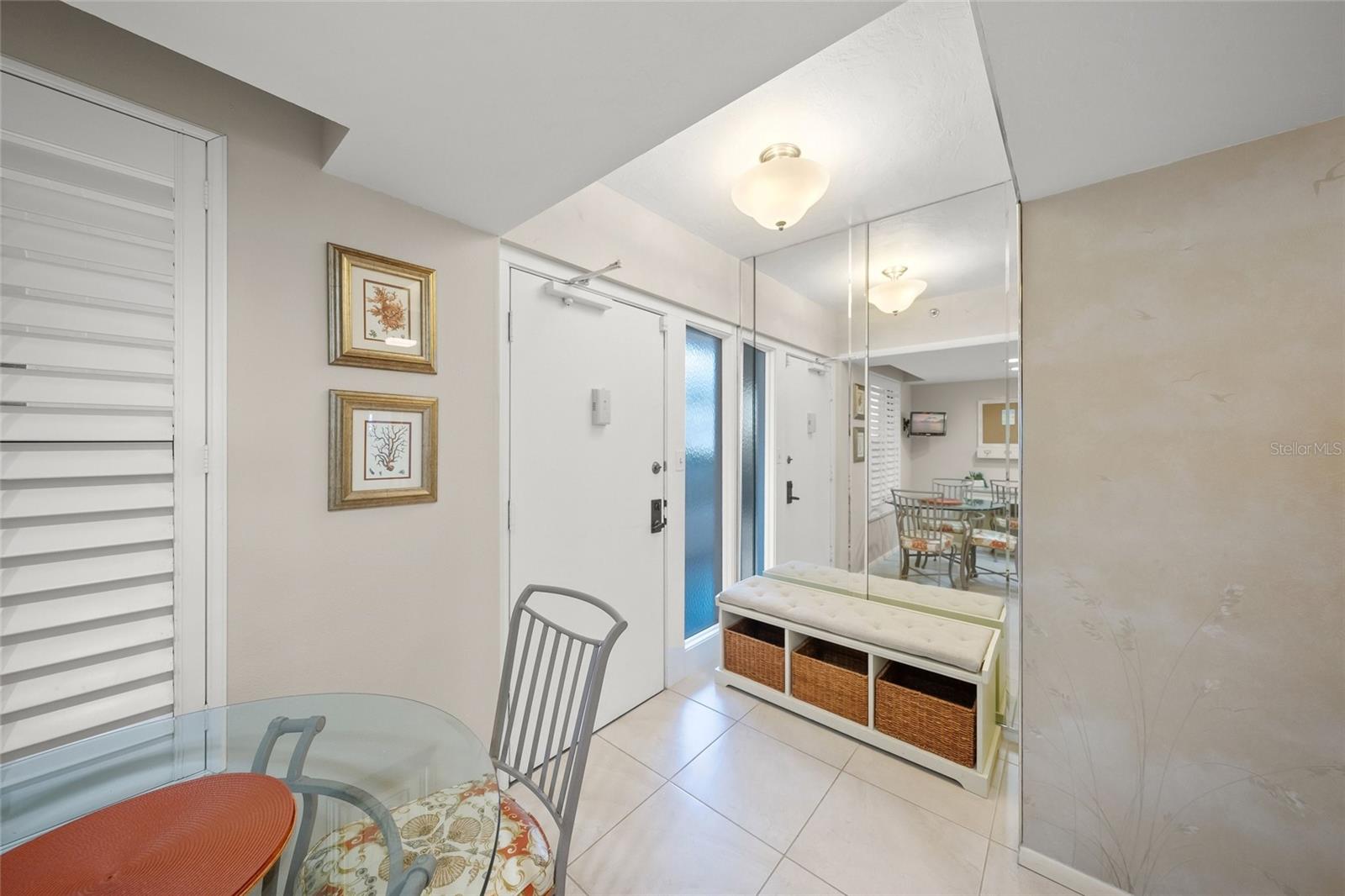 Listing photo id 14 for 5740 Midnight Pass Road 104f