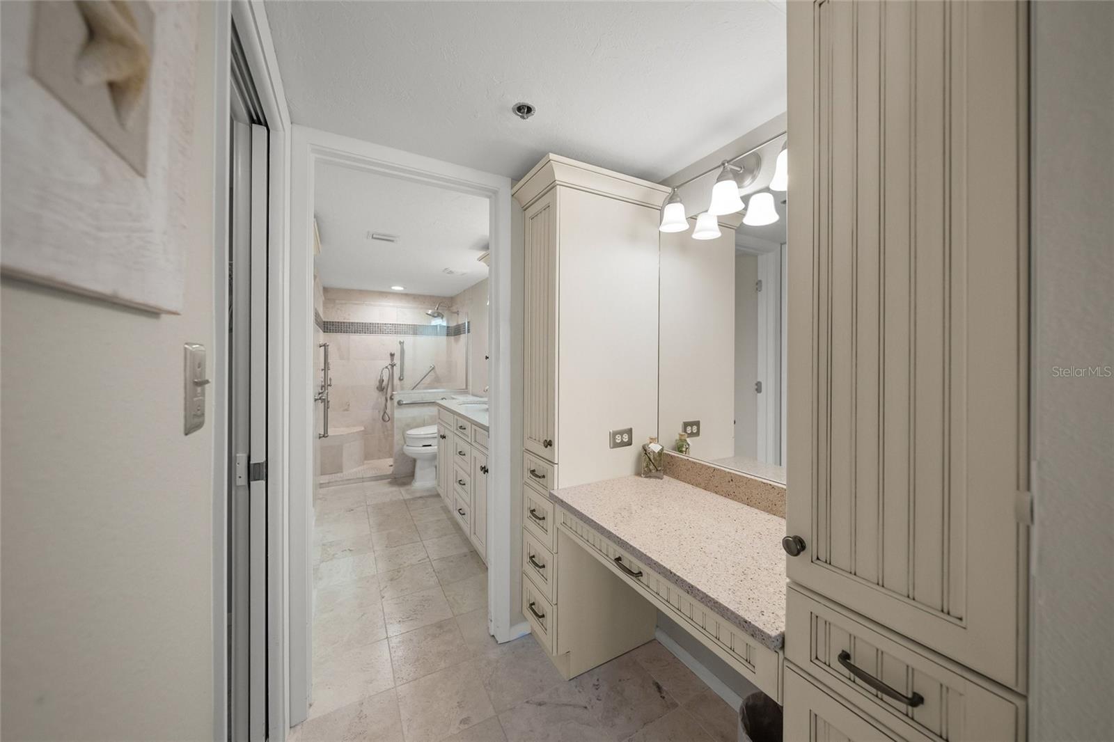 Listing photo id 22 for 5740 Midnight Pass Road 104f