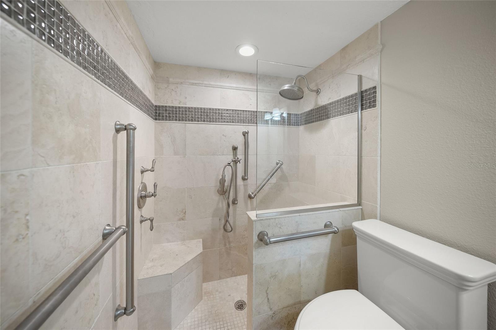 Listing photo id 24 for 5740 Midnight Pass Road 104f