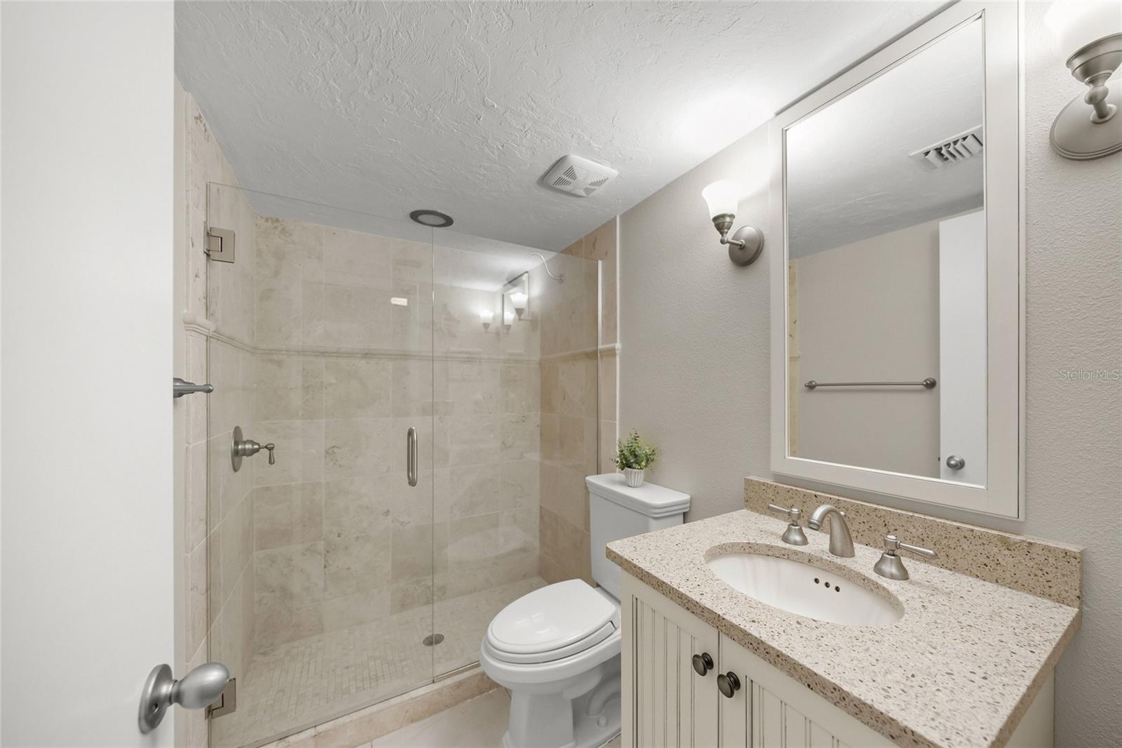 Listing photo id 28 for 5740 Midnight Pass Road 104f