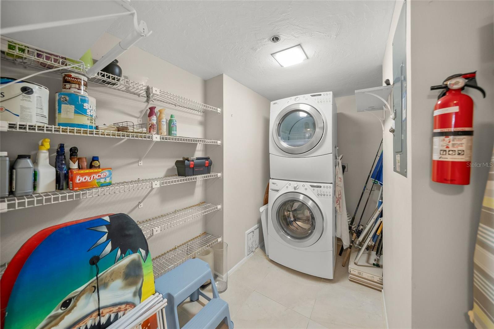 Listing photo id 29 for 5740 Midnight Pass Road 104f