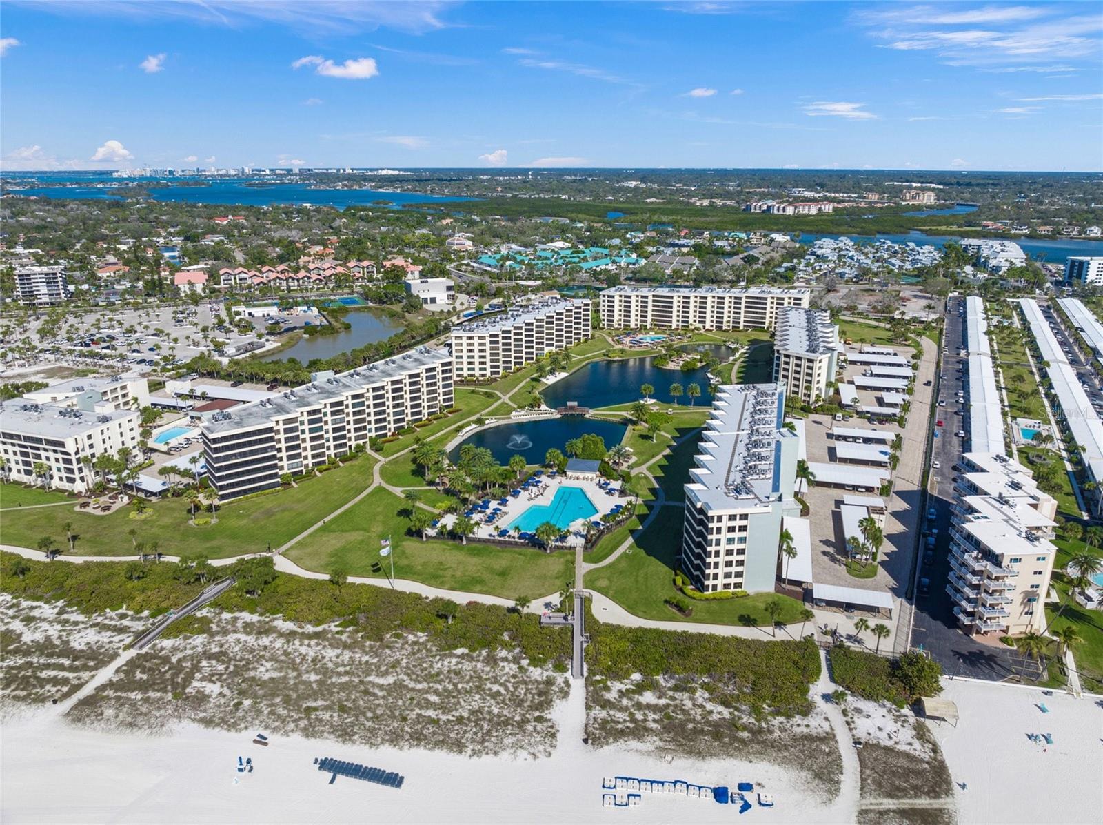 Listing photo id 33 for 5740 Midnight Pass Road 104f