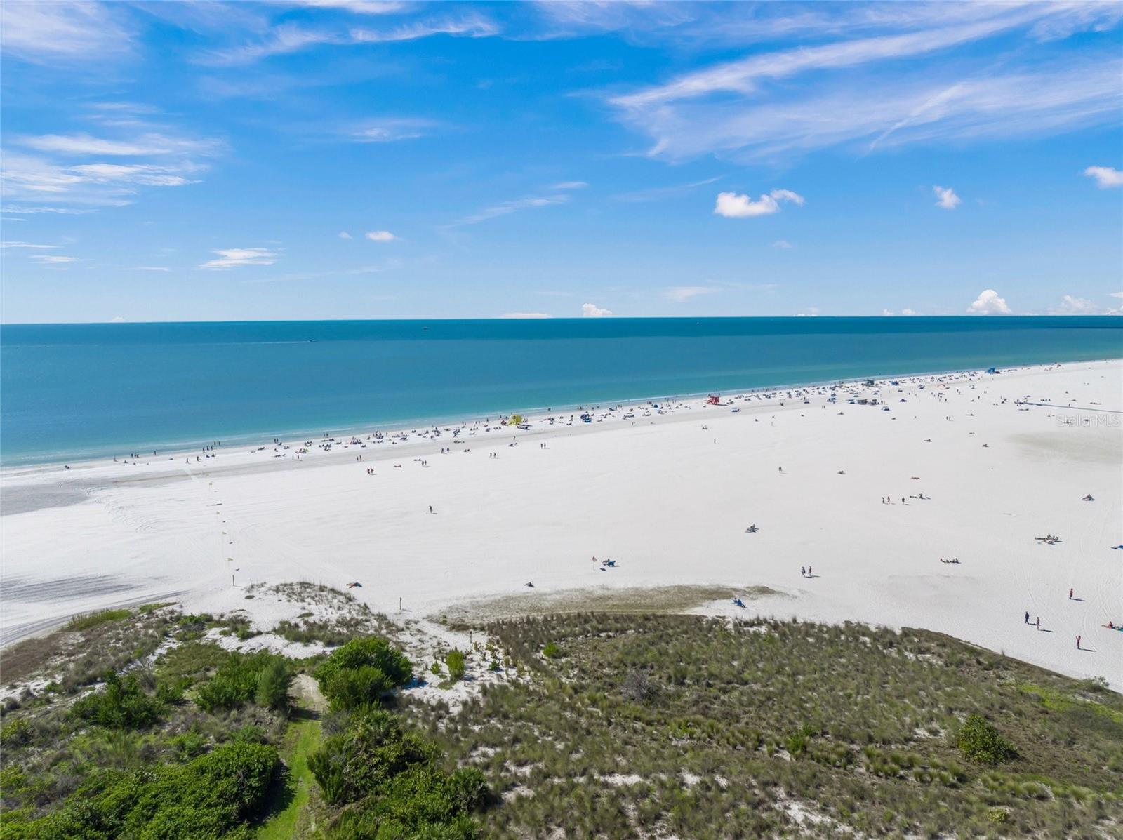 Listing photo id 37 for 5740 Midnight Pass Road 104f