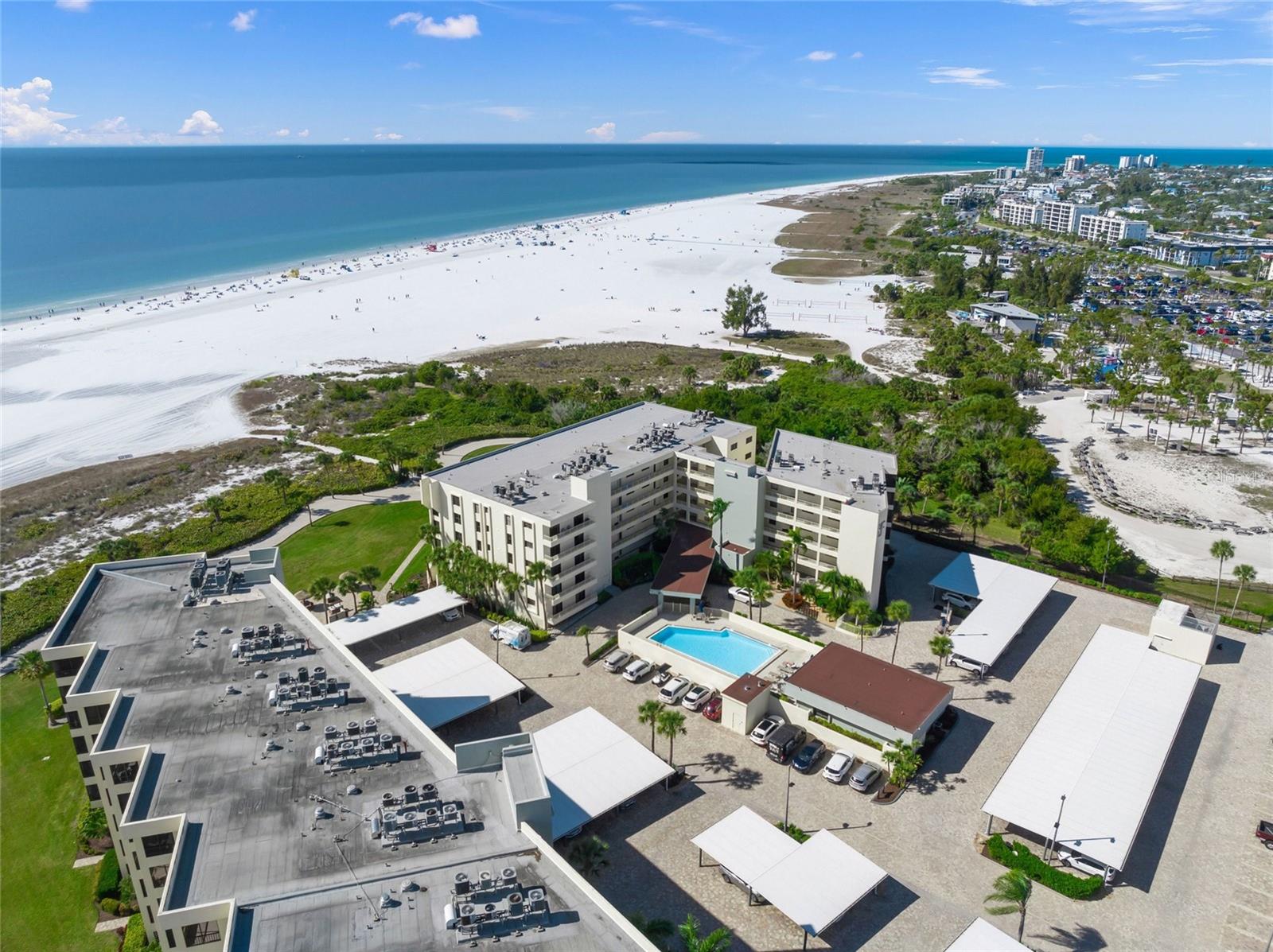 Listing photo id 40 for 5740 Midnight Pass Road 104f