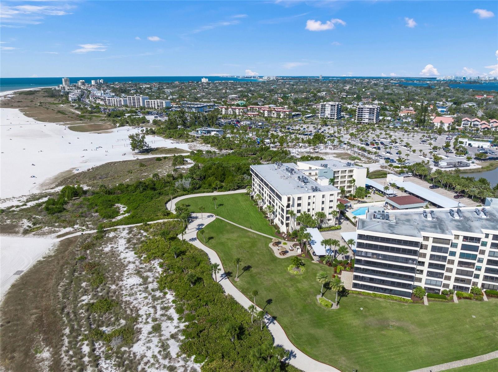 Listing photo id 41 for 5740 Midnight Pass Road 104f