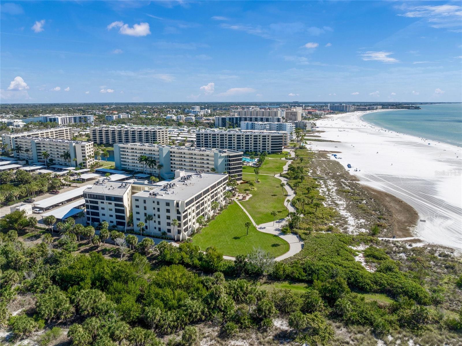 Listing photo id 44 for 5740 Midnight Pass Road 104f