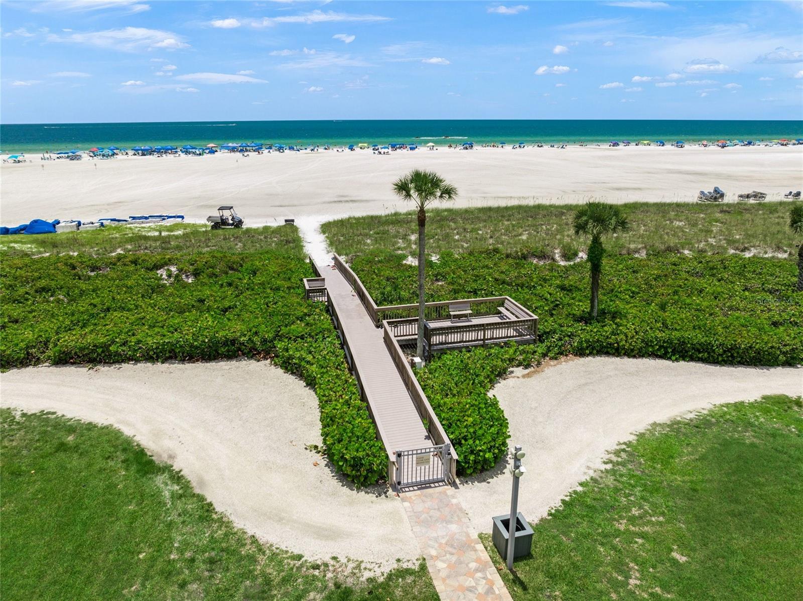 Listing photo id 47 for 5740 Midnight Pass Road 104f