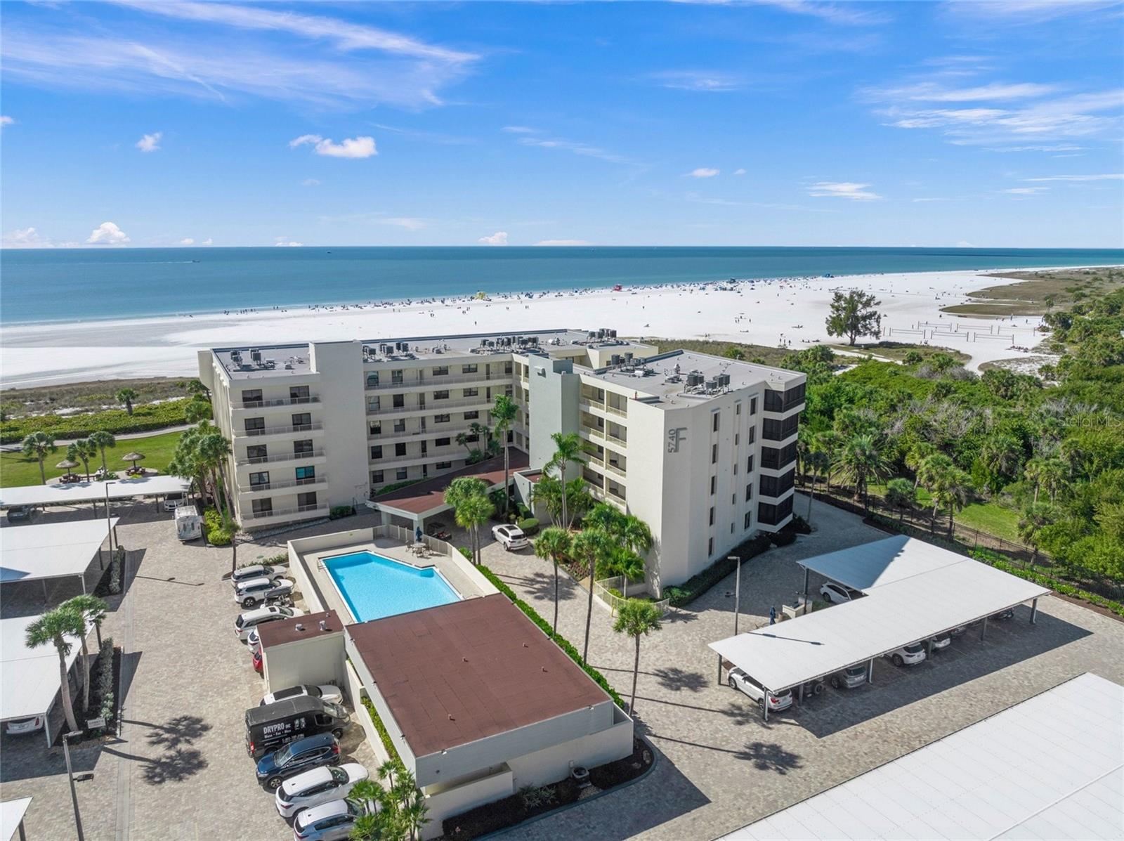 Listing photo id 3 for 5740 Midnight Pass Road 104f