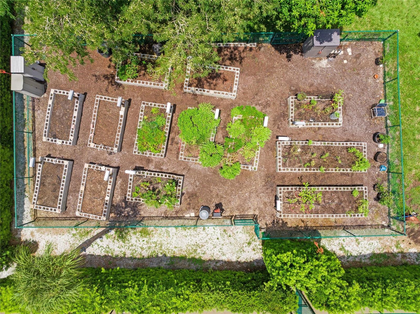 Listing photo id 48 for 5740 Midnight Pass Road 104f