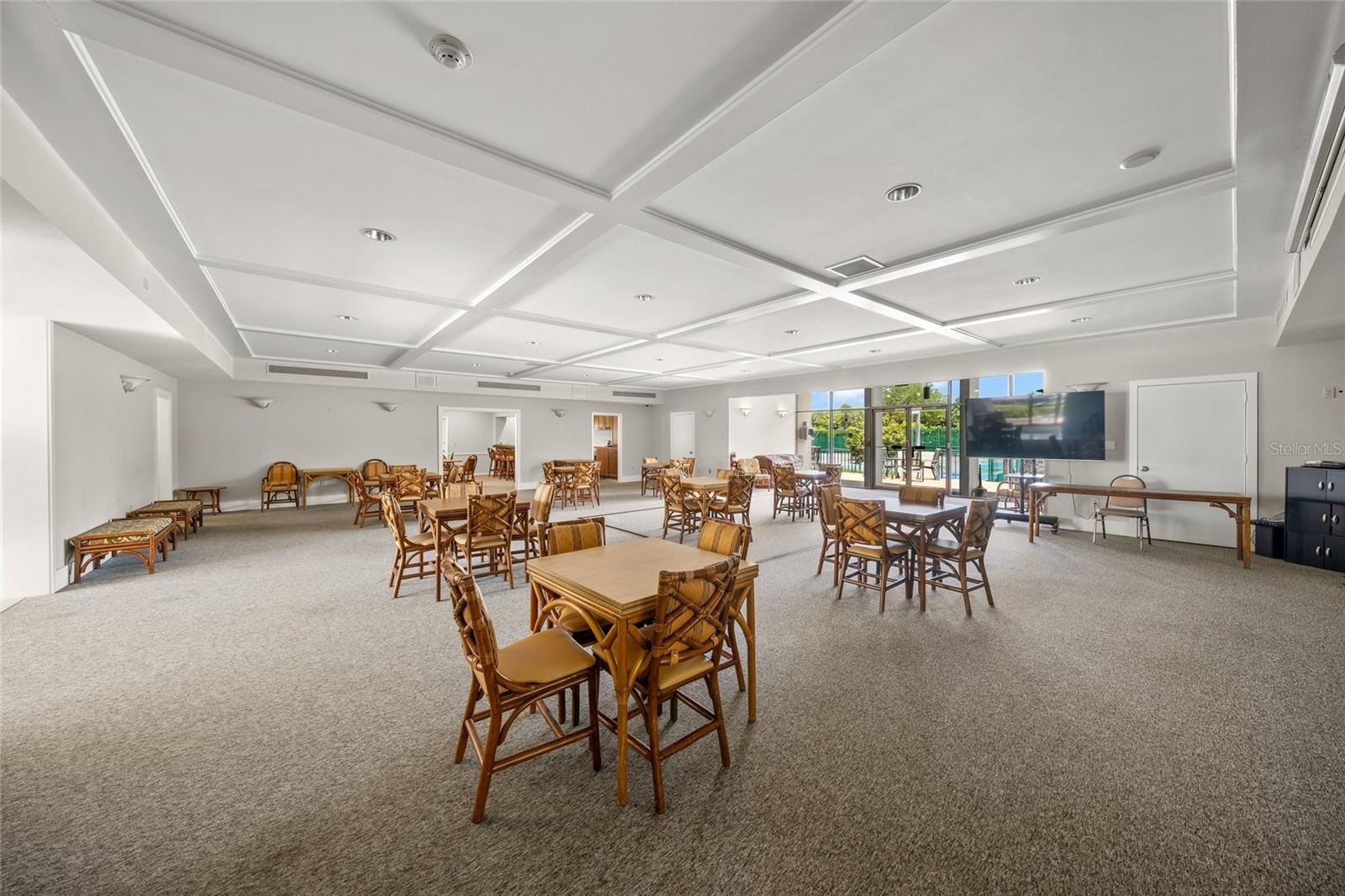 Listing photo id 52 for 5740 Midnight Pass Road 104f