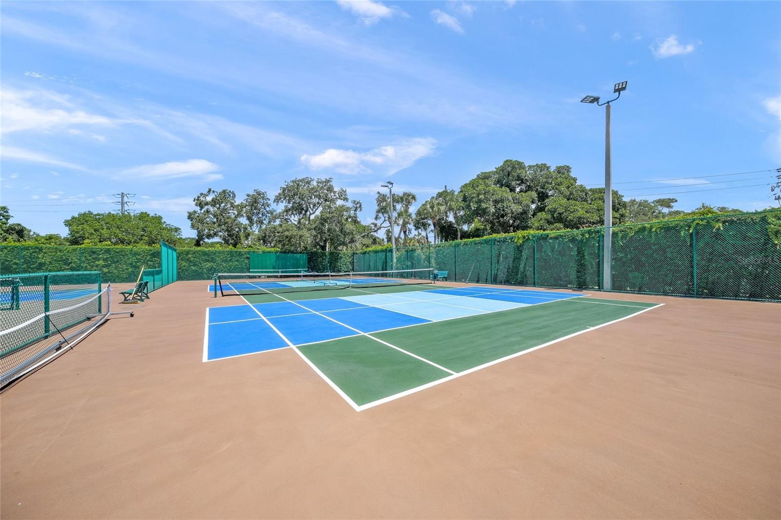 Listing photo id 56 for 5740 Midnight Pass Road 104f