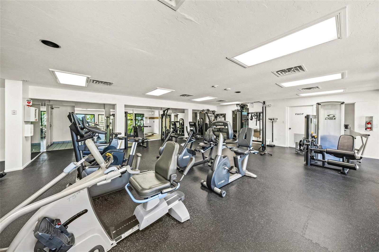 Listing photo id 61 for 5740 Midnight Pass Road 104f